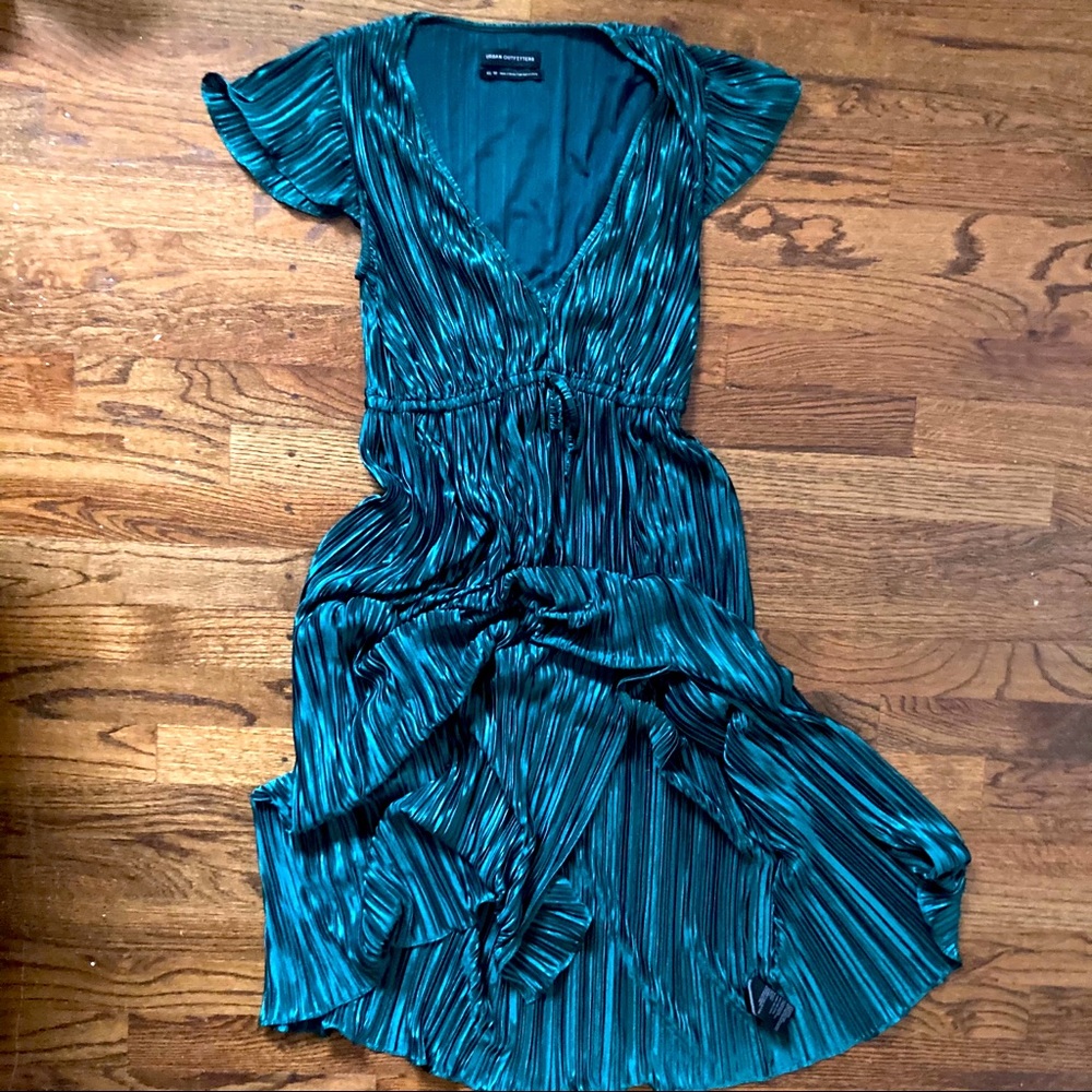 UO Crepe textured pleated side-slit teal midi